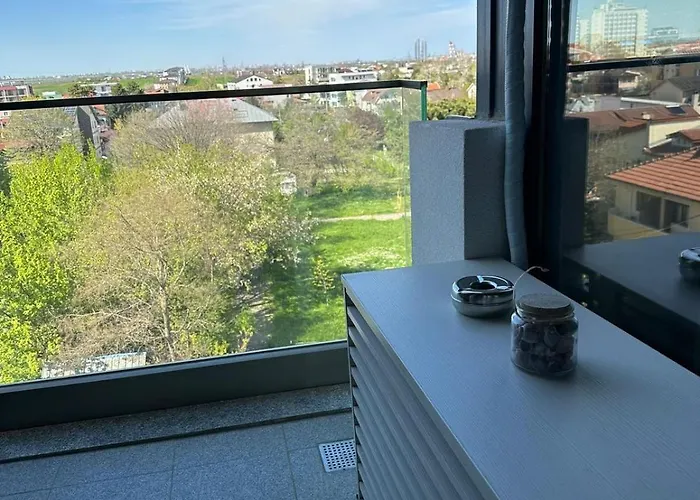 & Studiouri Jolie إيفوري نورد