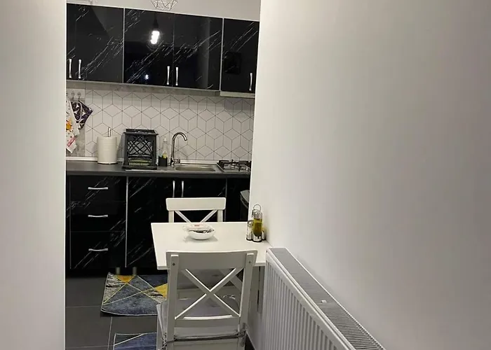 & Studiouri Jolie * إيفوري نورد