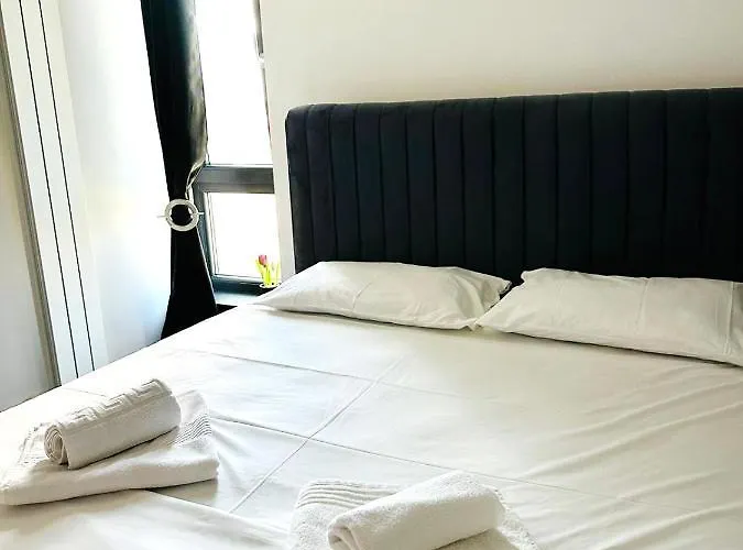 & Studiouri Jolie Apartament *