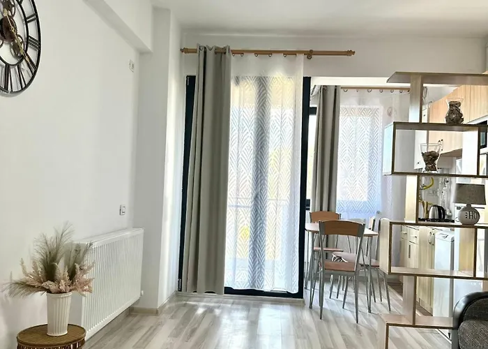 & Studiouri Jolie Apartament *
