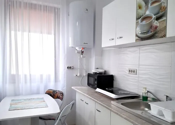 & Studiouri Jolie Apartament *